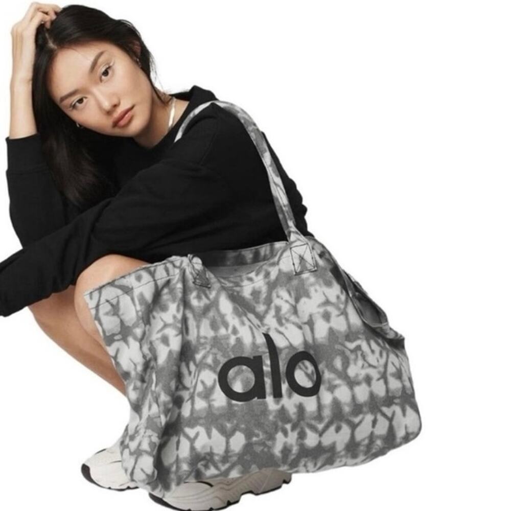 Alo Yoga Iconic Shopper Tote Bag Gray Tie-Dye